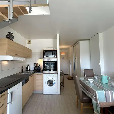 Avec Mezzanine, Piscine Et Parking - Proche Et Clubs Sportifs A La Baule - Fr-1-245-43 *